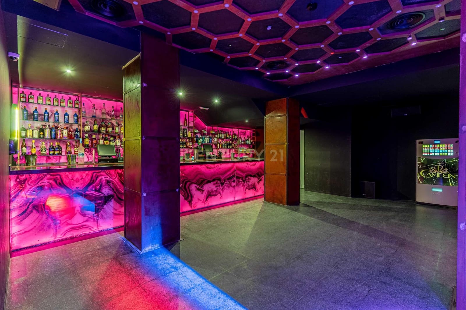 Erhverv til salg i Granada by - € 1.200.000 (Ref: 9293614)