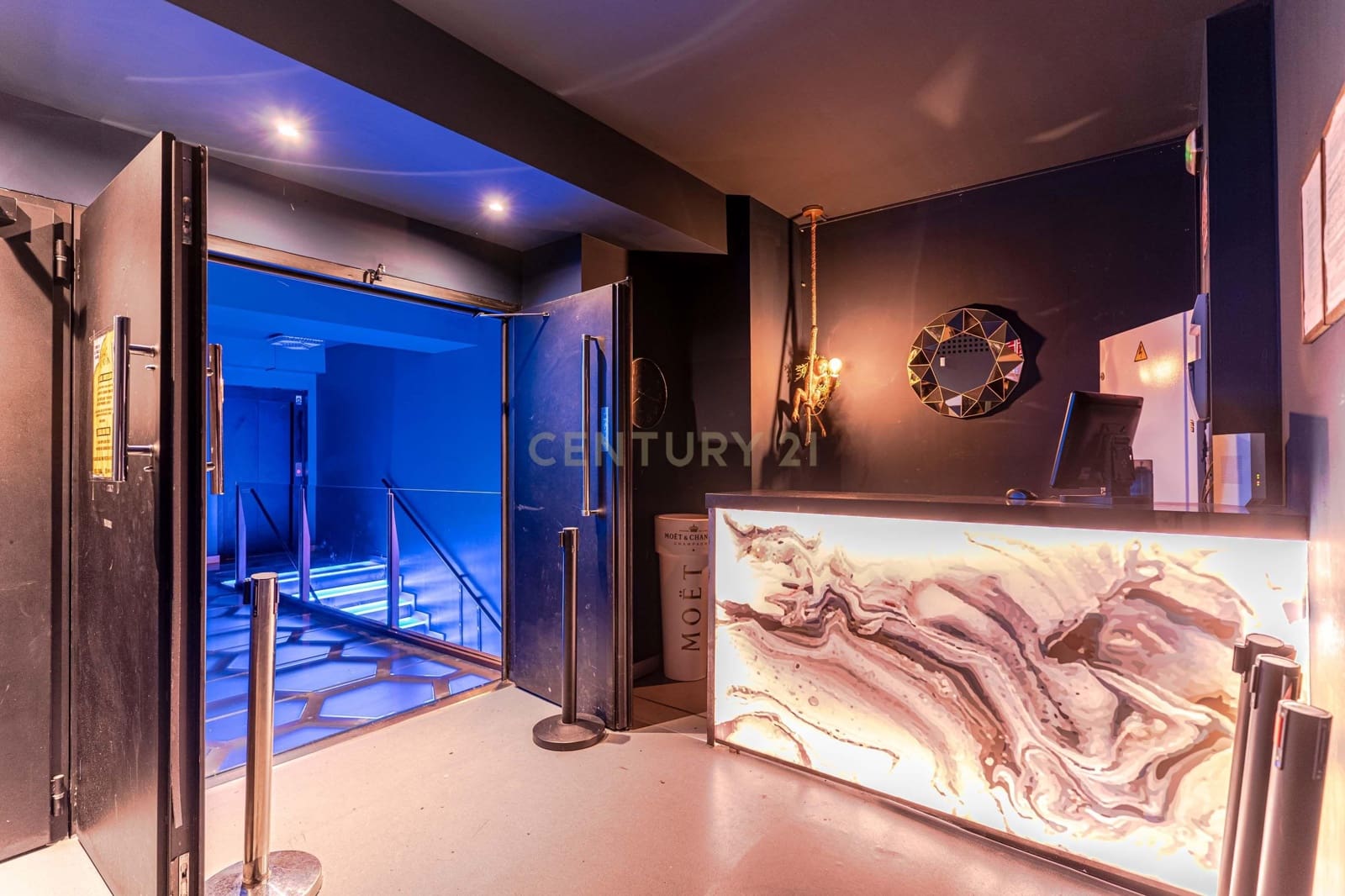 Erhverv til salg i Granada by - € 1.200.000 (Ref: 9293614)