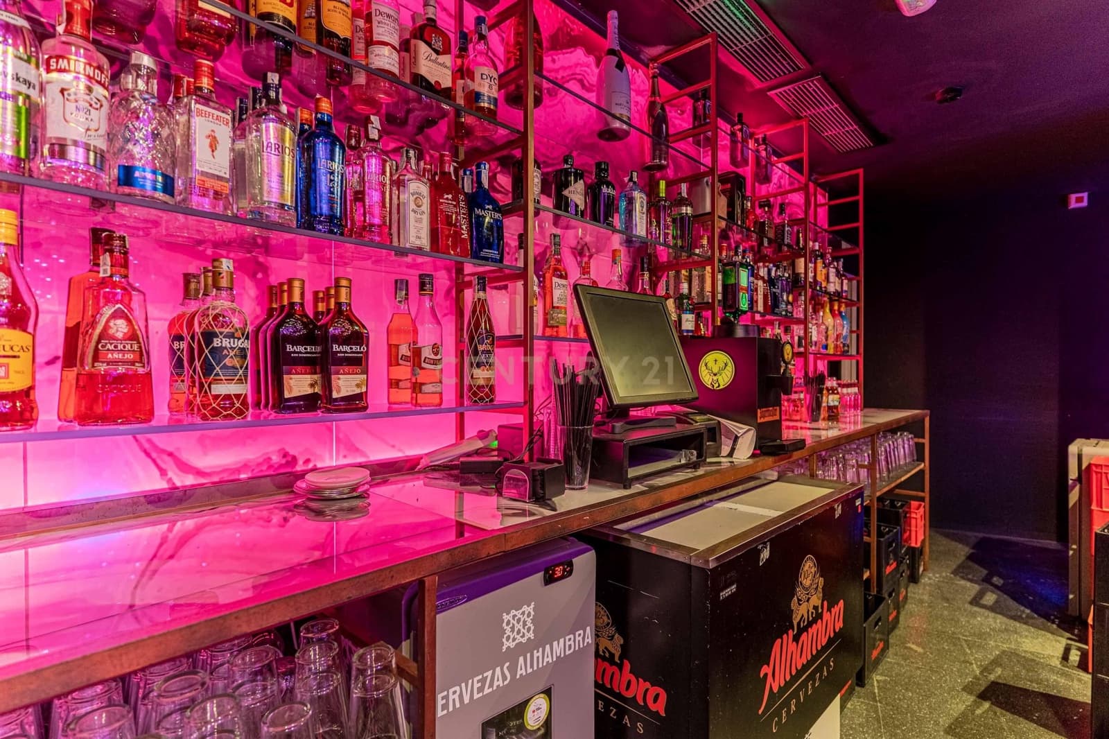 Erhverv til salg i Granada by - € 1.200.000 (Ref: 9293614)