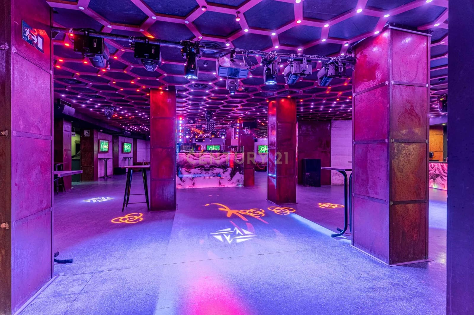 Erhverv til salg i Granada by - € 1.200.000 (Ref: 9293614)