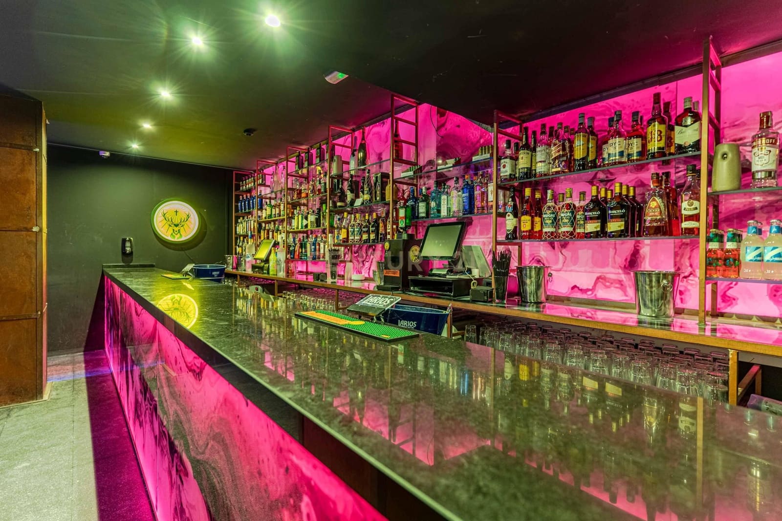 Erhverv til salg i Granada by - € 1.200.000 (Ref: 9293614)