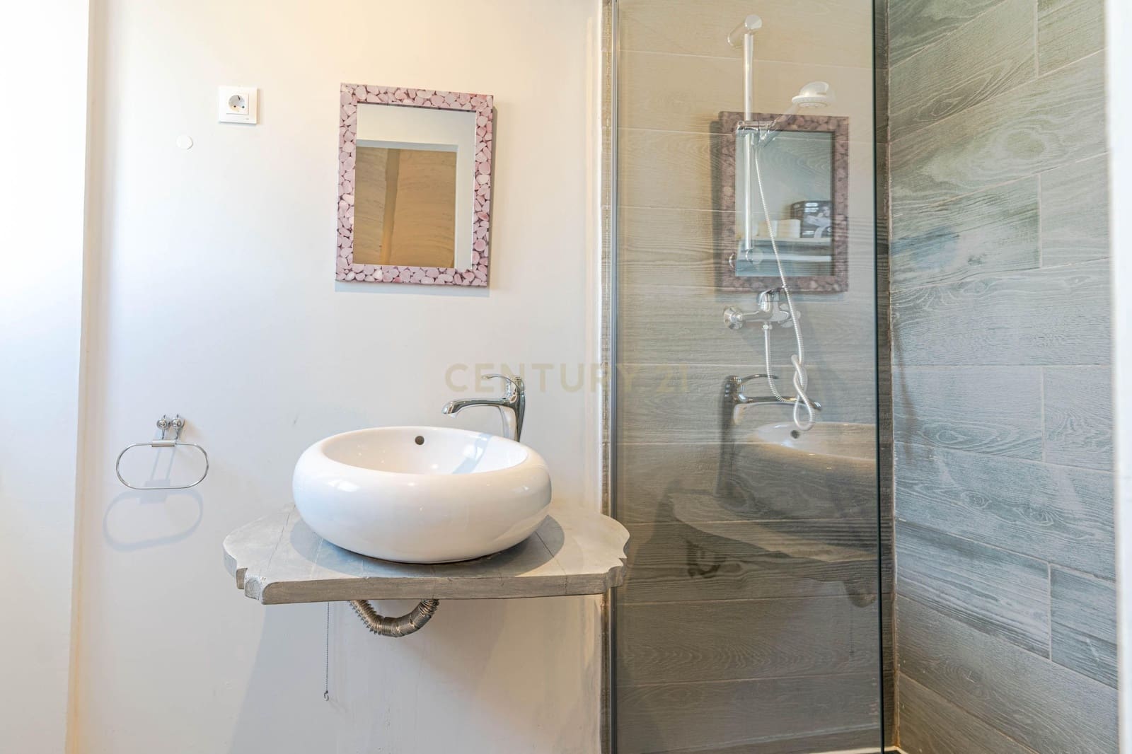 15 sypialnia Hotel na sprzedaż w Pinos Genil z garażem - 999 000 € (Ref: 9293615)