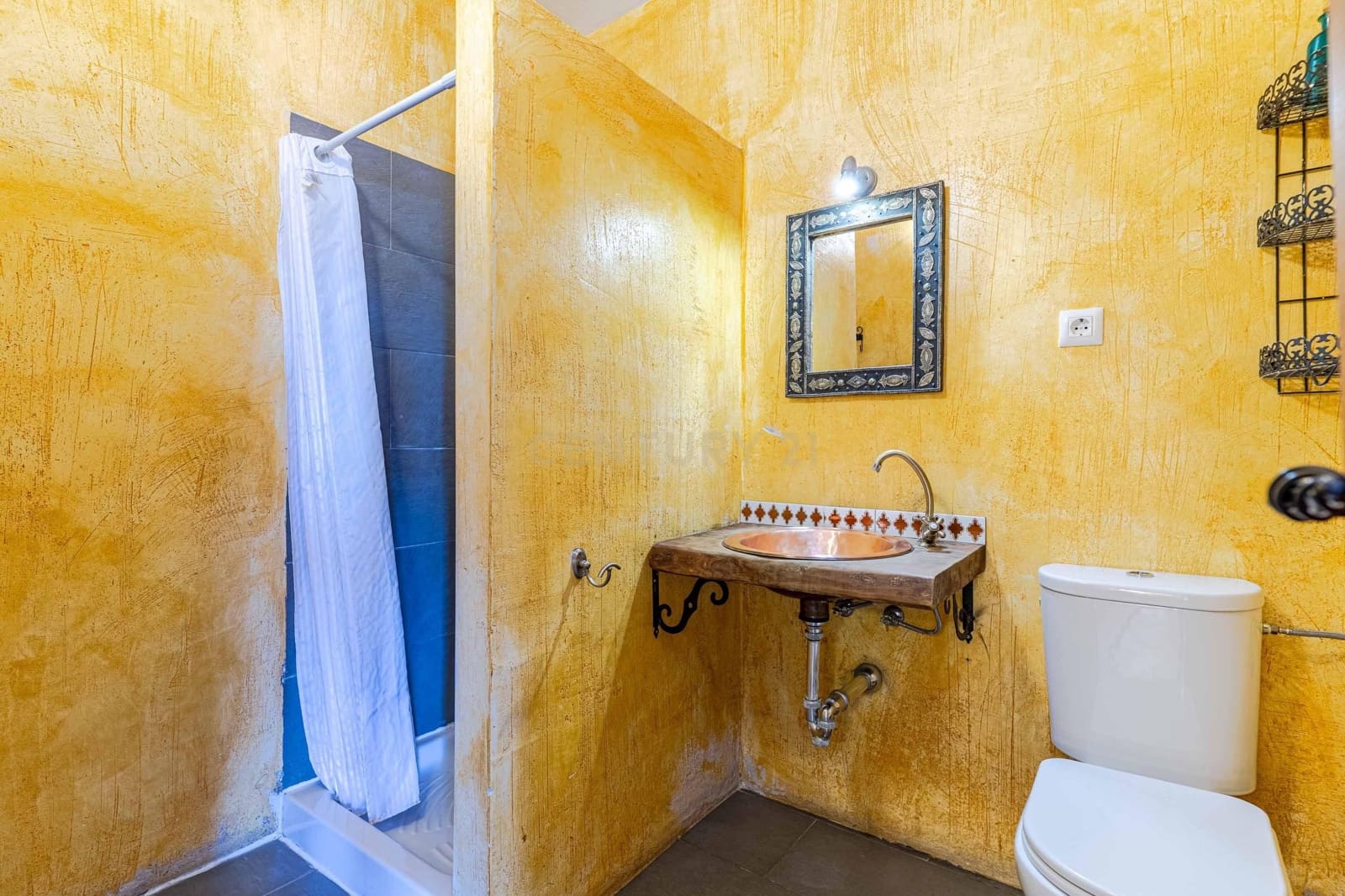 15 sypialnia Hotel na sprzedaż w Pinos Genil z garażem - 999 000 € (Ref: 9293615)