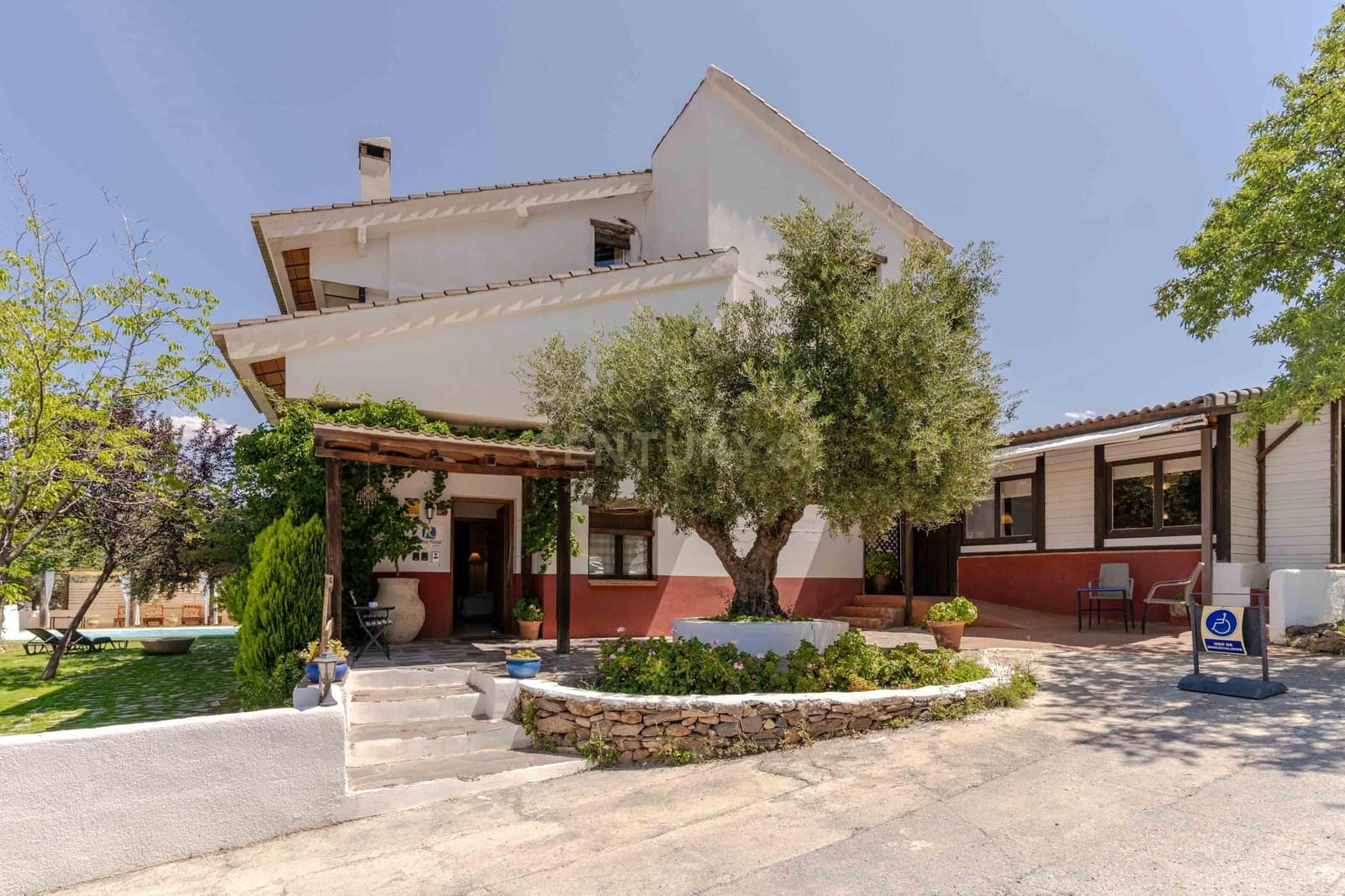 15 sypialnia Hotel na sprzedaż w Pinos Genil z garażem - 999 000 € (Ref: 9293615)