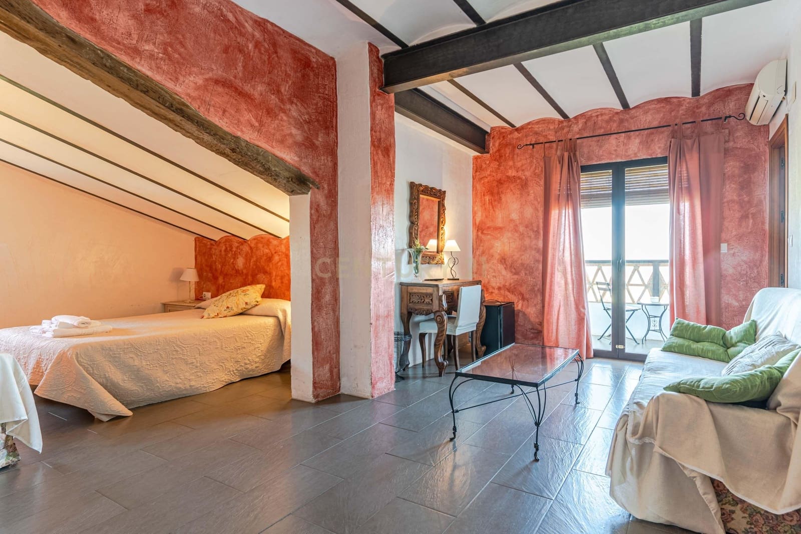 15 sypialnia Hotel na sprzedaż w Pinos Genil z garażem - 999 000 € (Ref: 9293615)