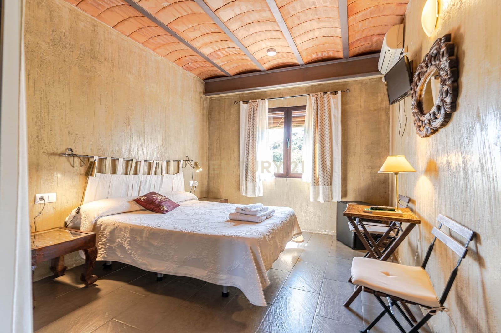 15 sypialnia Hotel na sprzedaż w Pinos Genil z garażem - 999 000 € (Ref: 9293615)