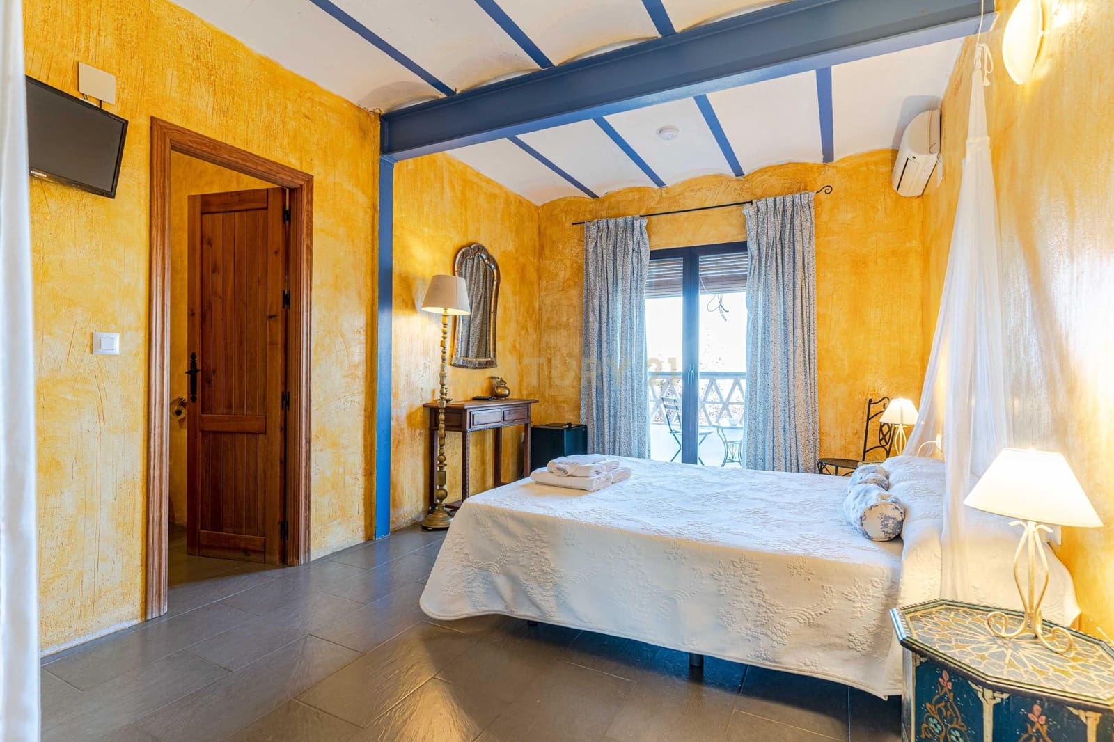 15 sypialnia Hotel na sprzedaż w Pinos Genil z garażem - 999 000 € (Ref: 9293615)