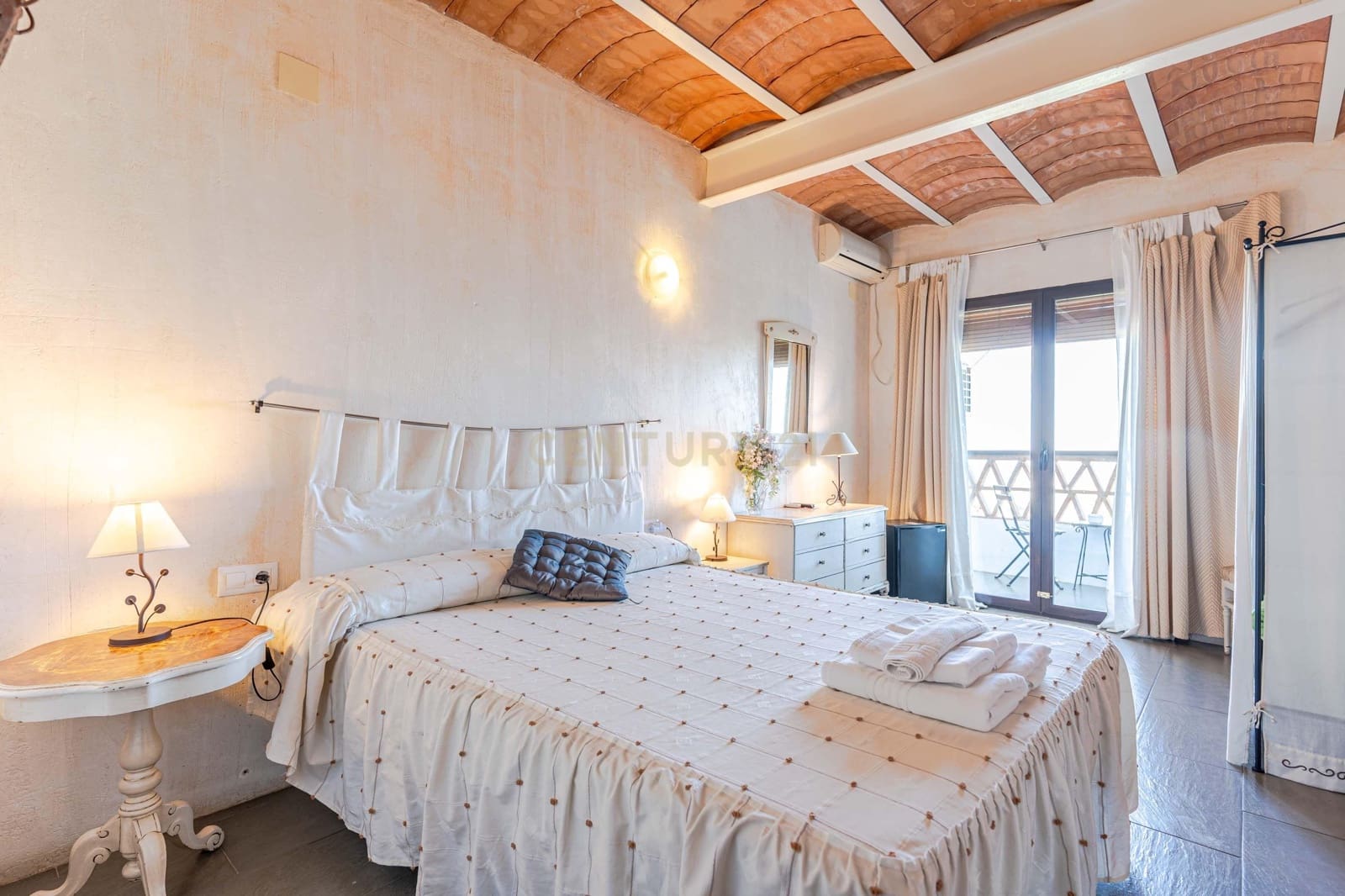 15 sypialnia Hotel na sprzedaż w Pinos Genil z garażem - 999 000 € (Ref: 9293615)