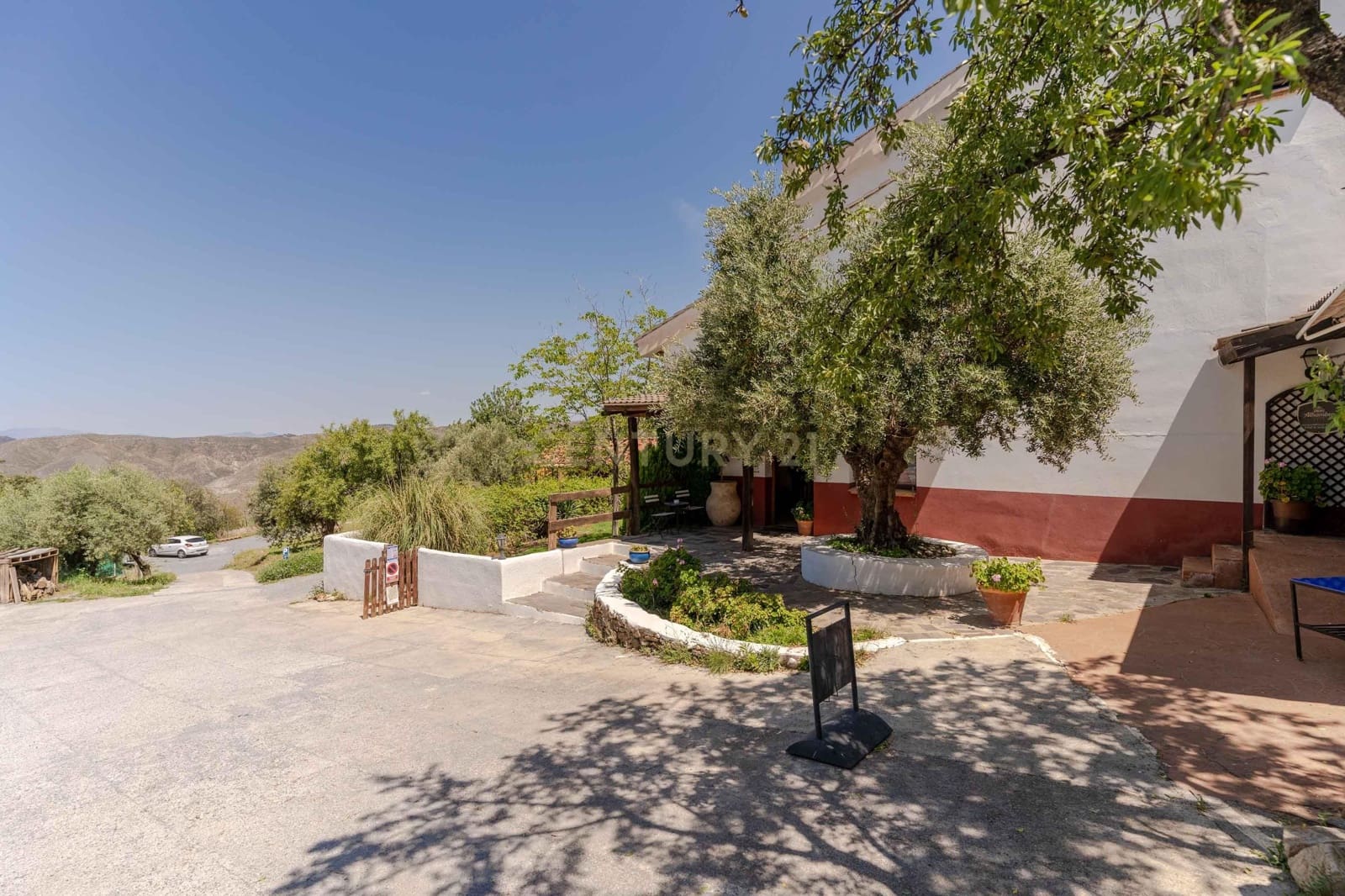 15 sypialnia Hotel na sprzedaż w Pinos Genil z garażem - 999 000 € (Ref: 9293615)