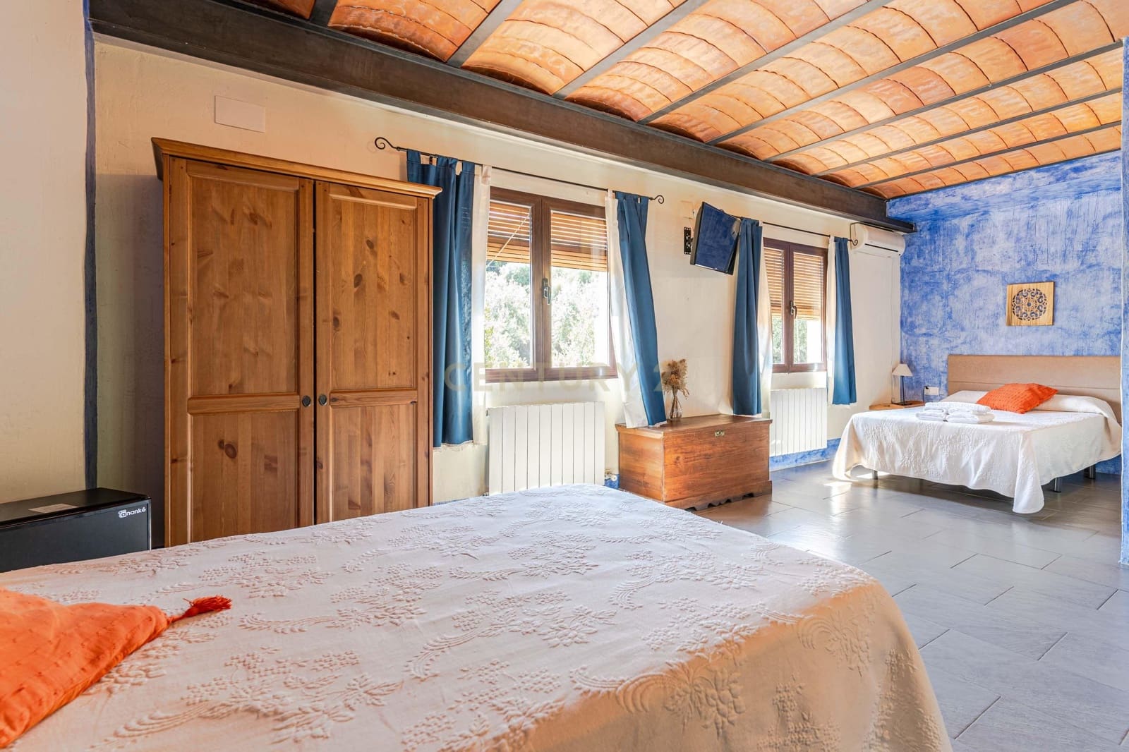 15 sypialnia Hotel na sprzedaż w Pinos Genil z garażem - 999 000 € (Ref: 9293615)