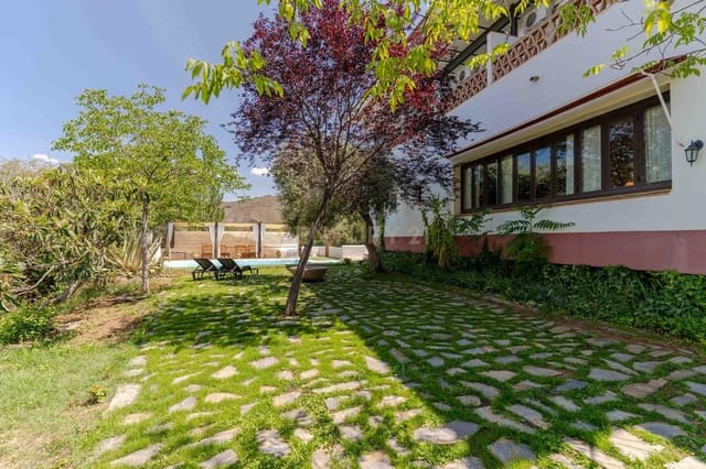 15 soverom Hotell til salgs i Pinos Genil med garasje - € 999 000 (Ref: 9293615)