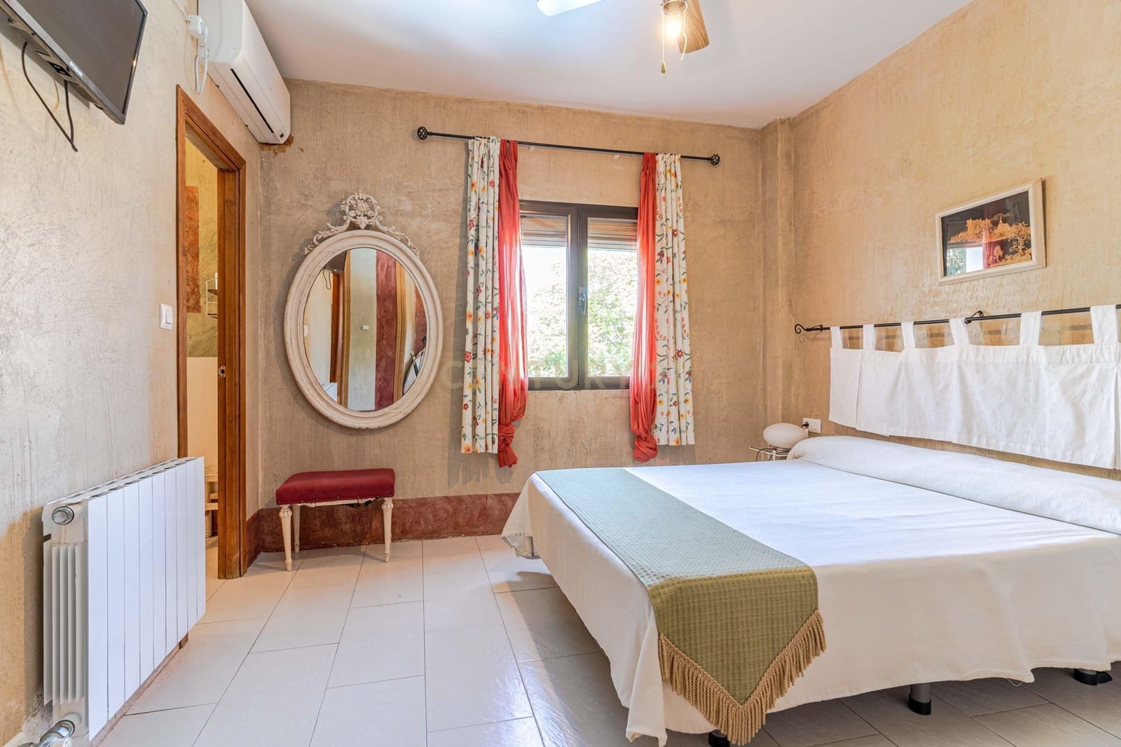 15 sypialnia Hotel na sprzedaż w Pinos Genil z garażem - 999 000 € (Ref: 9293615)