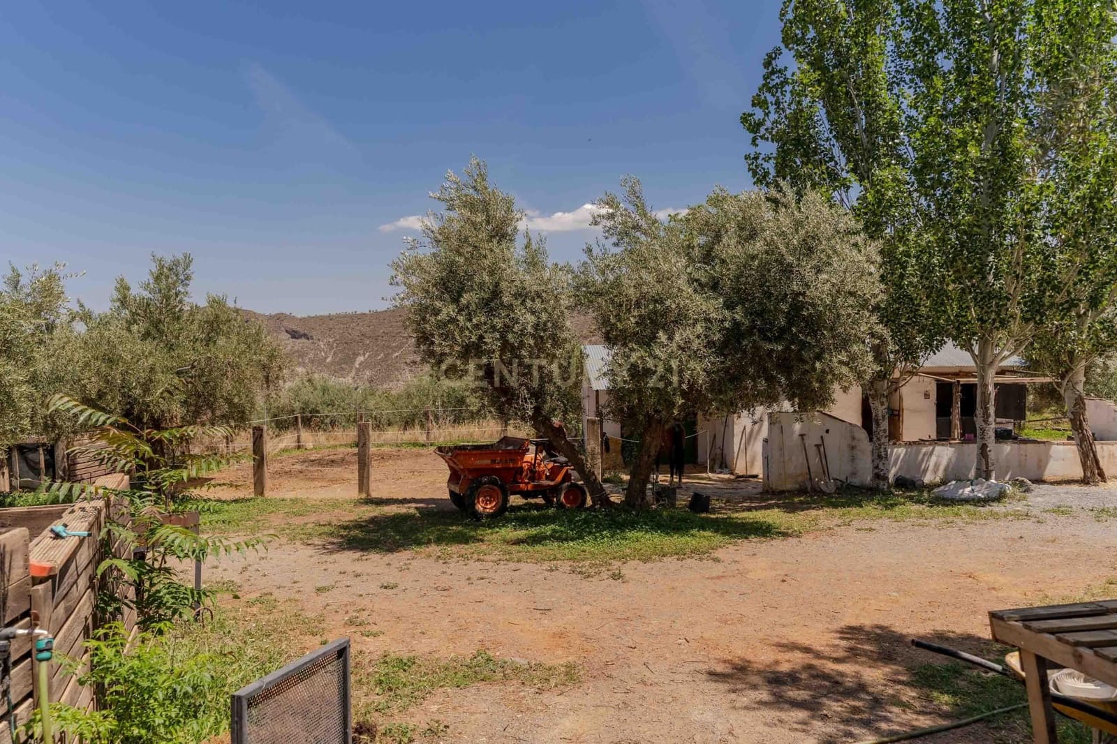 15 sypialnia Hotel na sprzedaż w Pinos Genil z garażem - 999 000 € (Ref: 9293615)