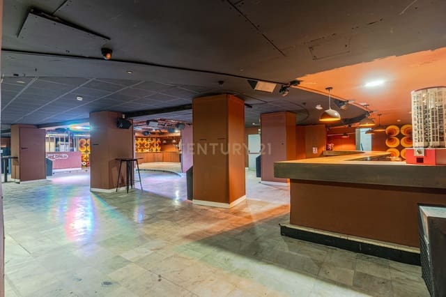 Comercial para venda em Centro - Sagrario, Granada cidade - 800 000 € (Ref: 9293616)