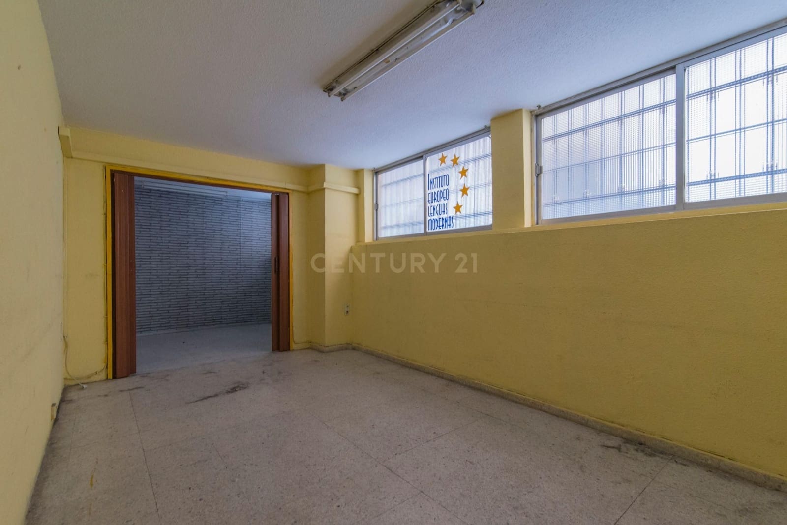Commercieel te koop in Granada stad - € 350.000 (Ref: 9293620)