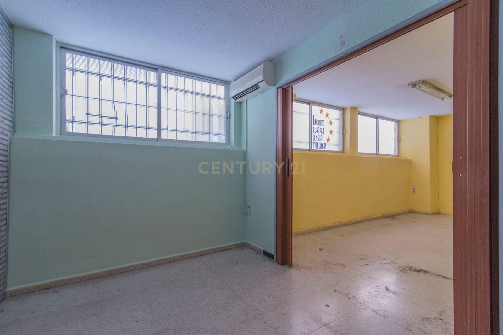 Commercieel te koop in Granada stad - € 350.000 (Ref: 9293620)