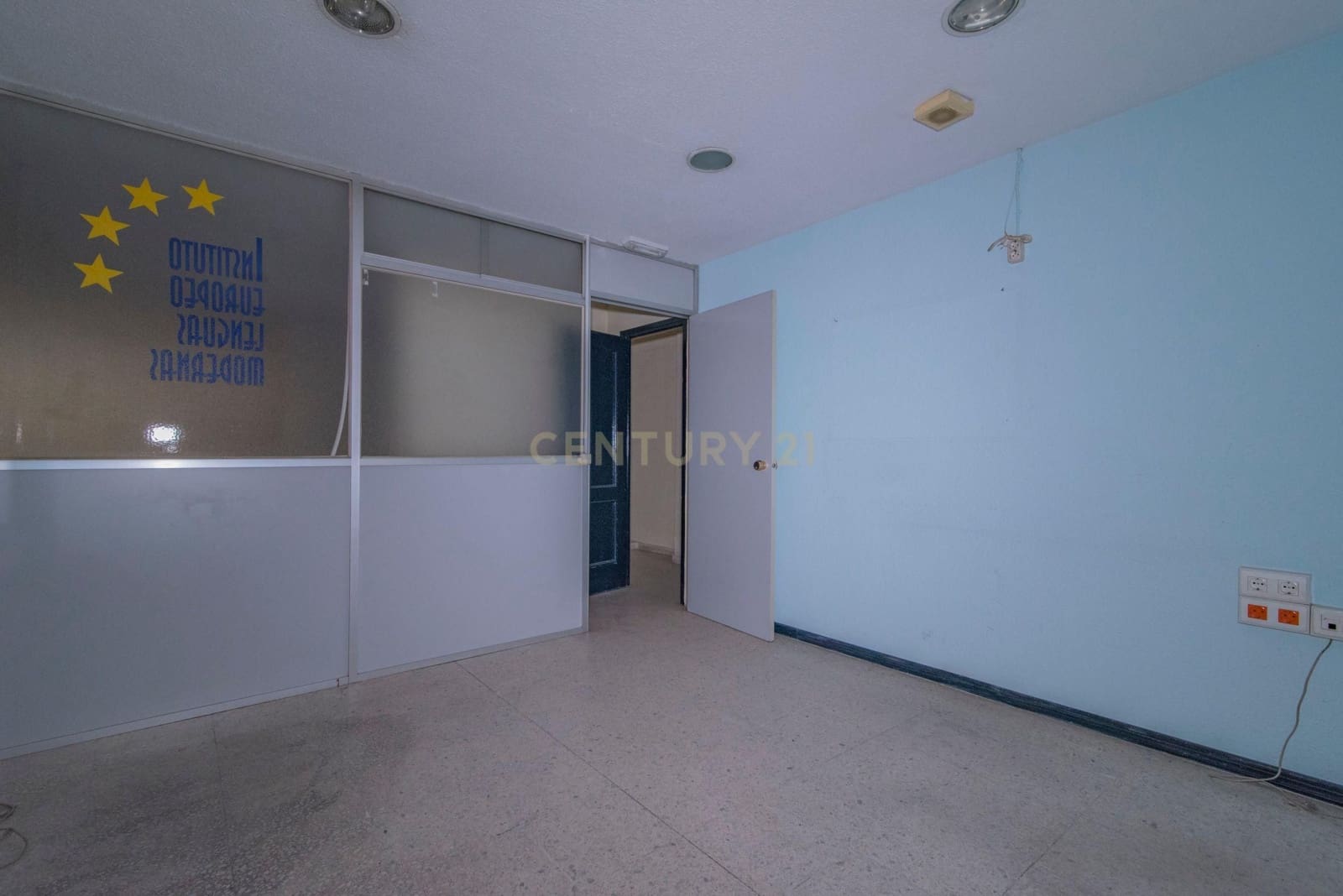 Commercieel te koop in Granada stad - € 350.000 (Ref: 9293620)