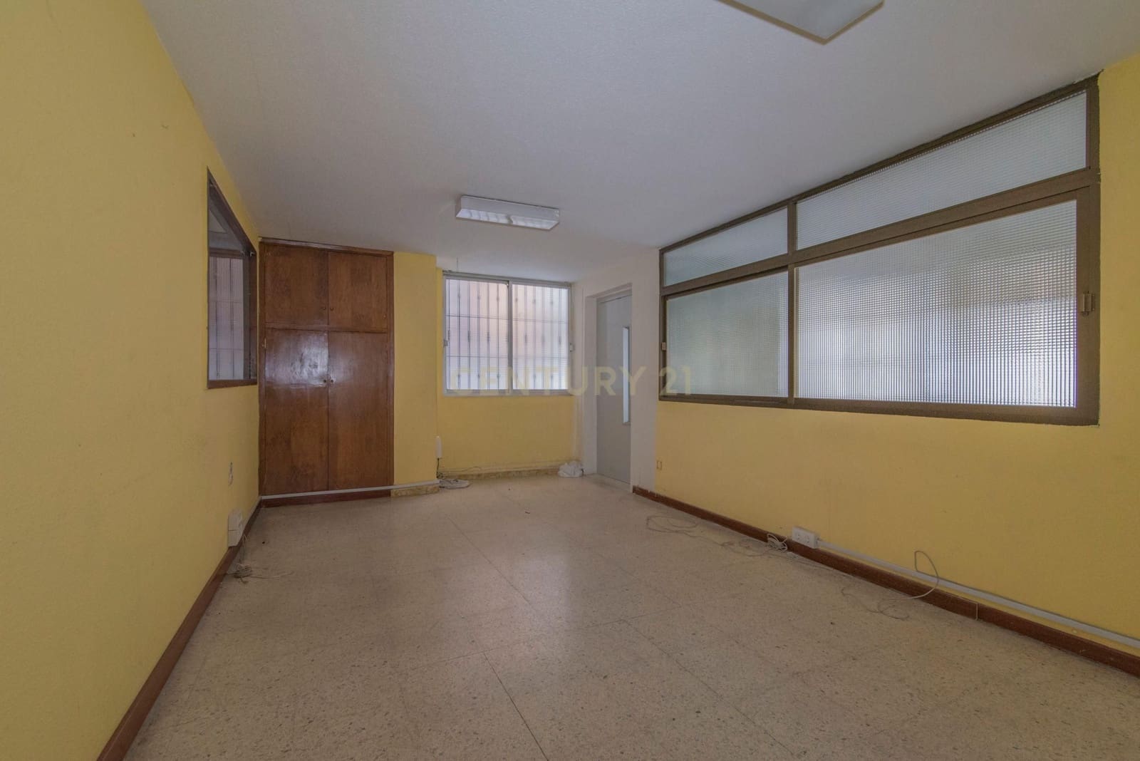 Commercieel te koop in Granada stad - € 350.000 (Ref: 9293620)
