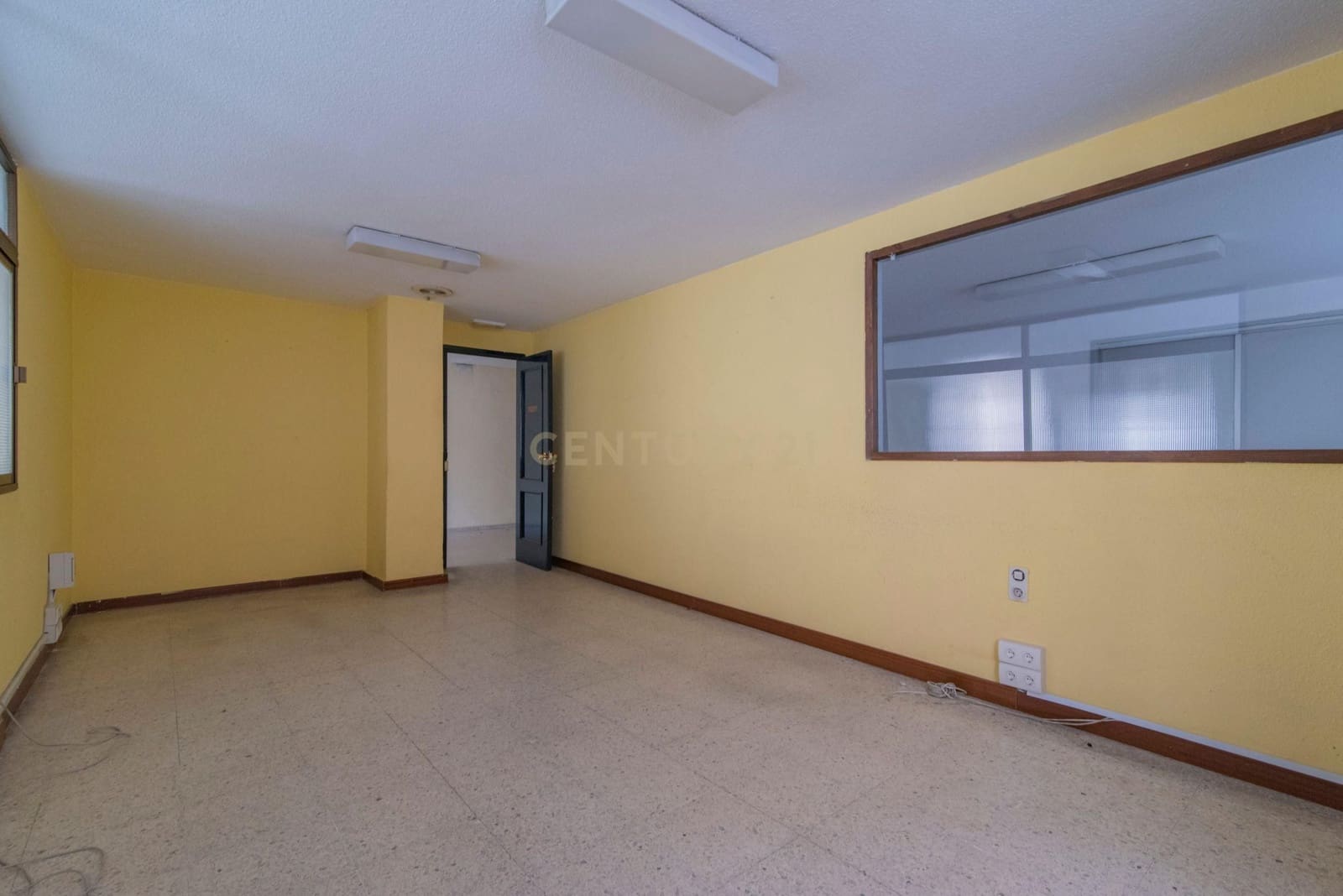 Commercieel te koop in Granada stad - € 350.000 (Ref: 9293620)