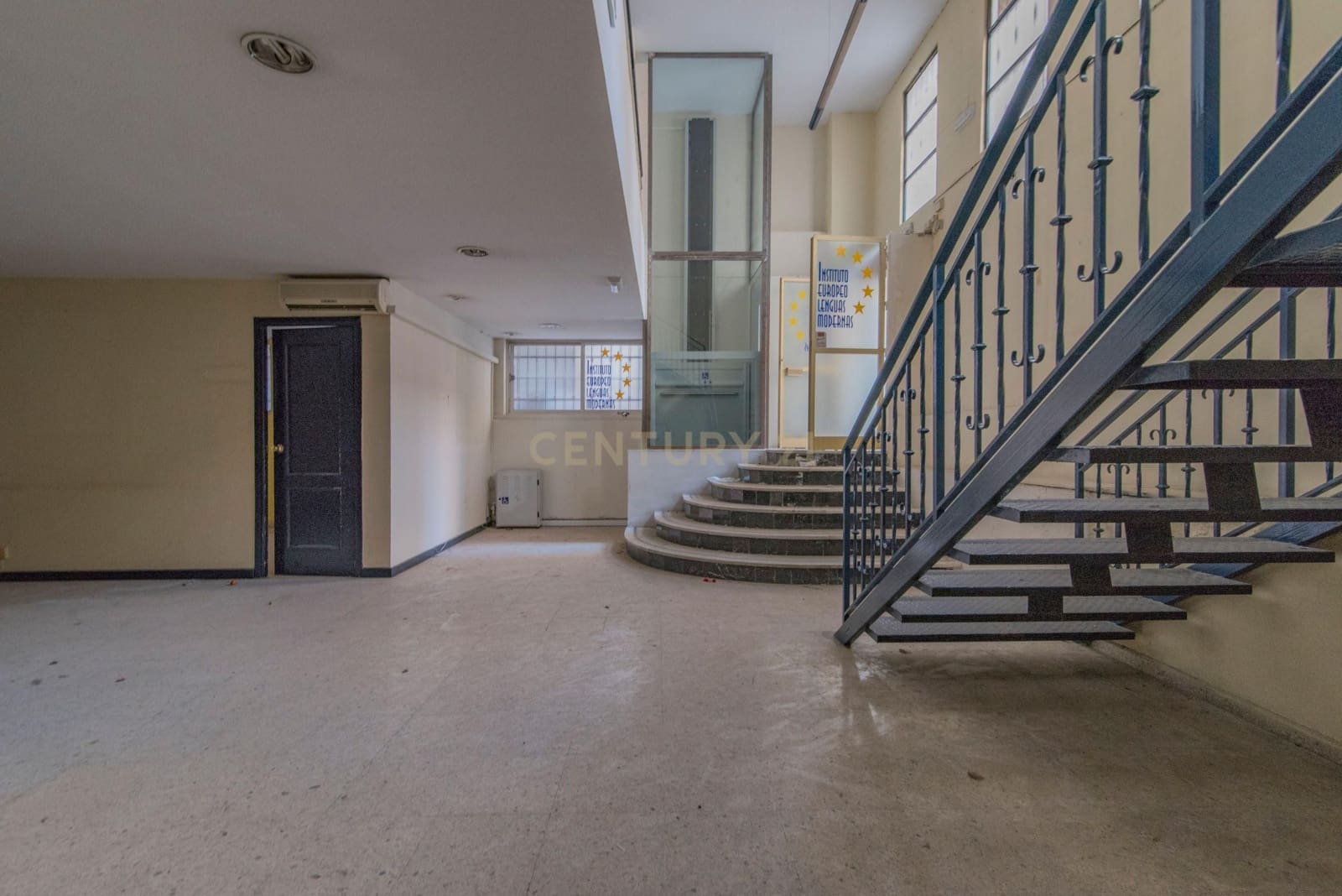 Commercieel te koop in Granada stad - € 350.000 (Ref: 9293620)