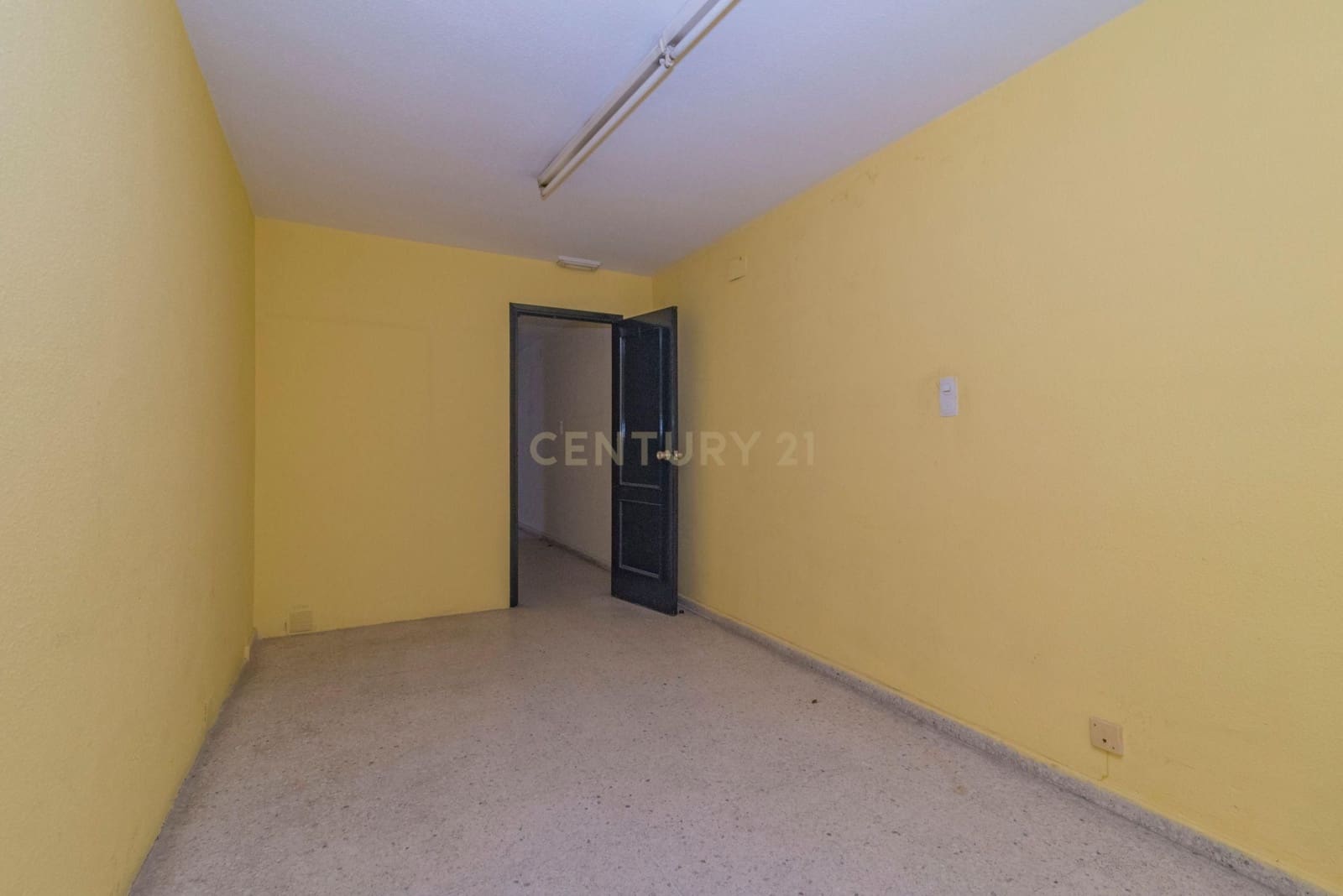 Commercieel te koop in Granada stad - € 350.000 (Ref: 9293620)