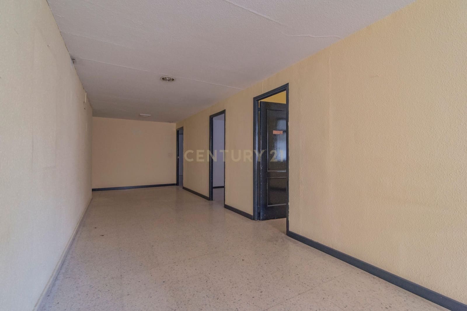 Commercieel te koop in Granada stad - € 350.000 (Ref: 9293620)