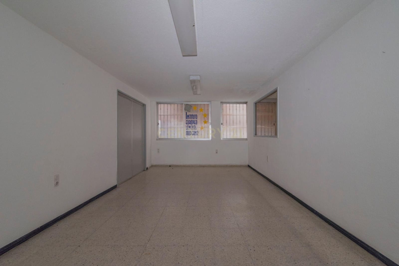 Commercieel te koop in Granada stad - € 350.000 (Ref: 9293620)