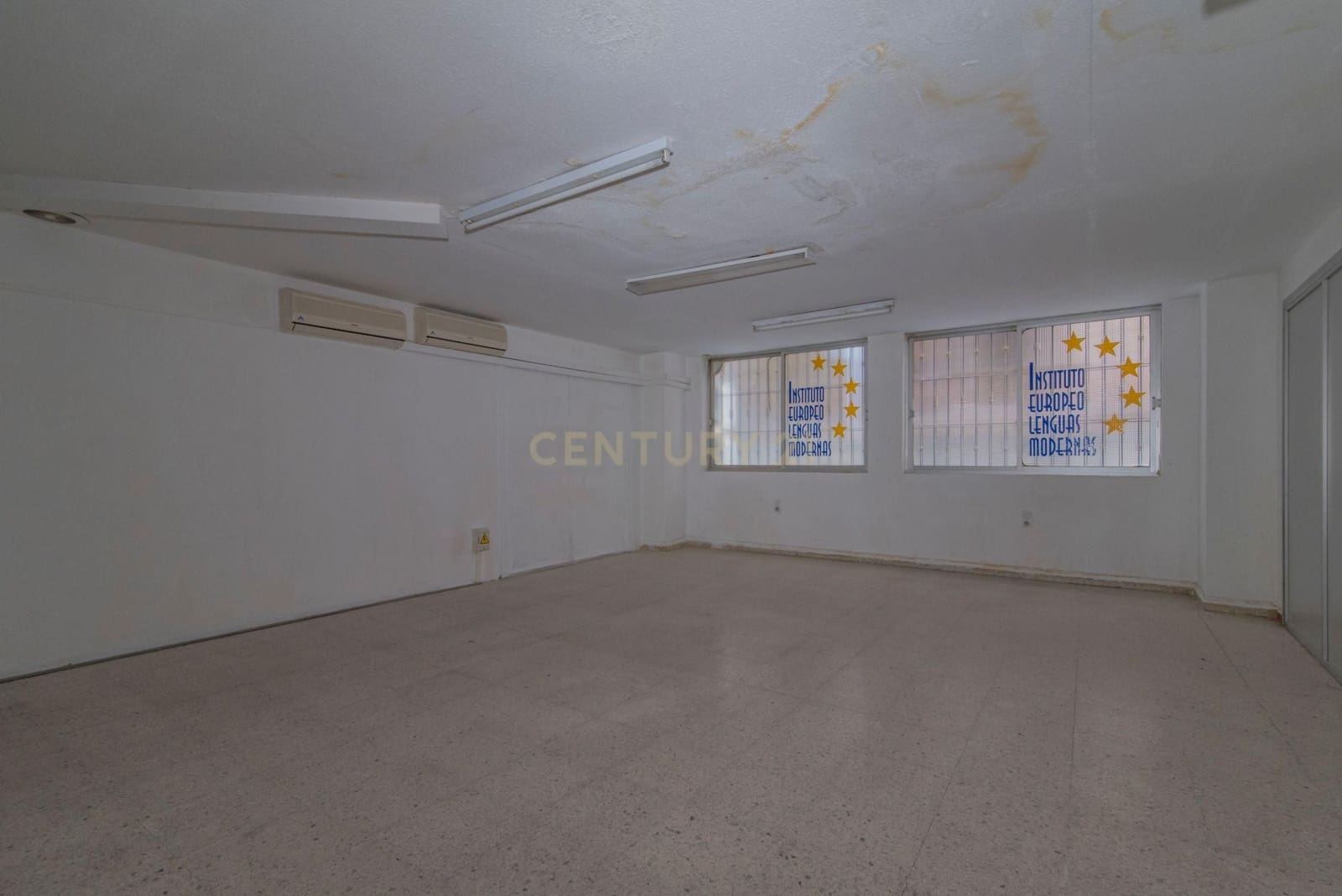 Commercieel te koop in Granada stad - € 350.000 (Ref: 9293620)