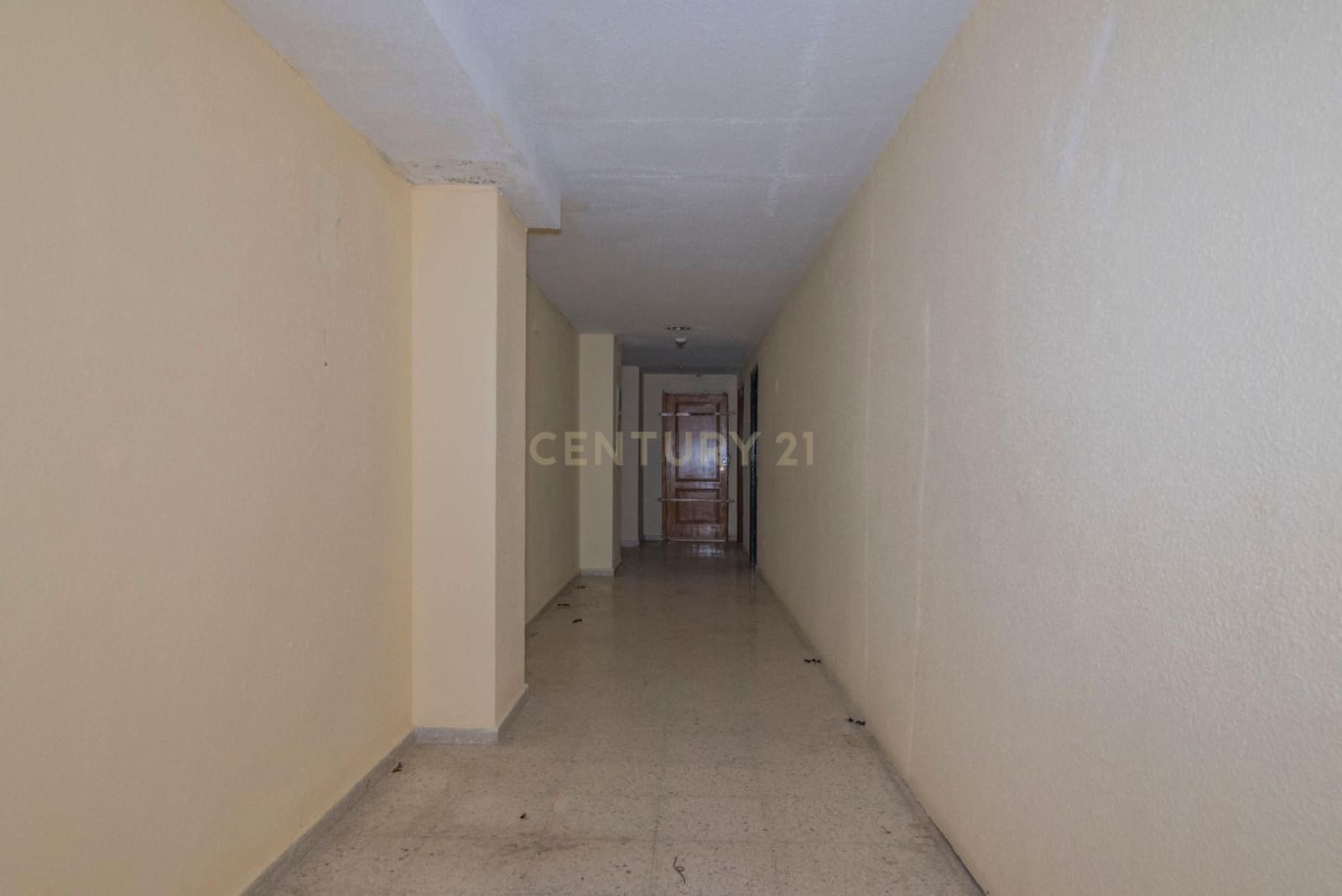 Commercieel te koop in Granada stad - € 350.000 (Ref: 9293620)