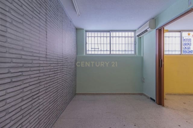 Komercyjne na sprzedaż w Figares, Miasto Grenada - 350 000 € (Ref: 9293620)