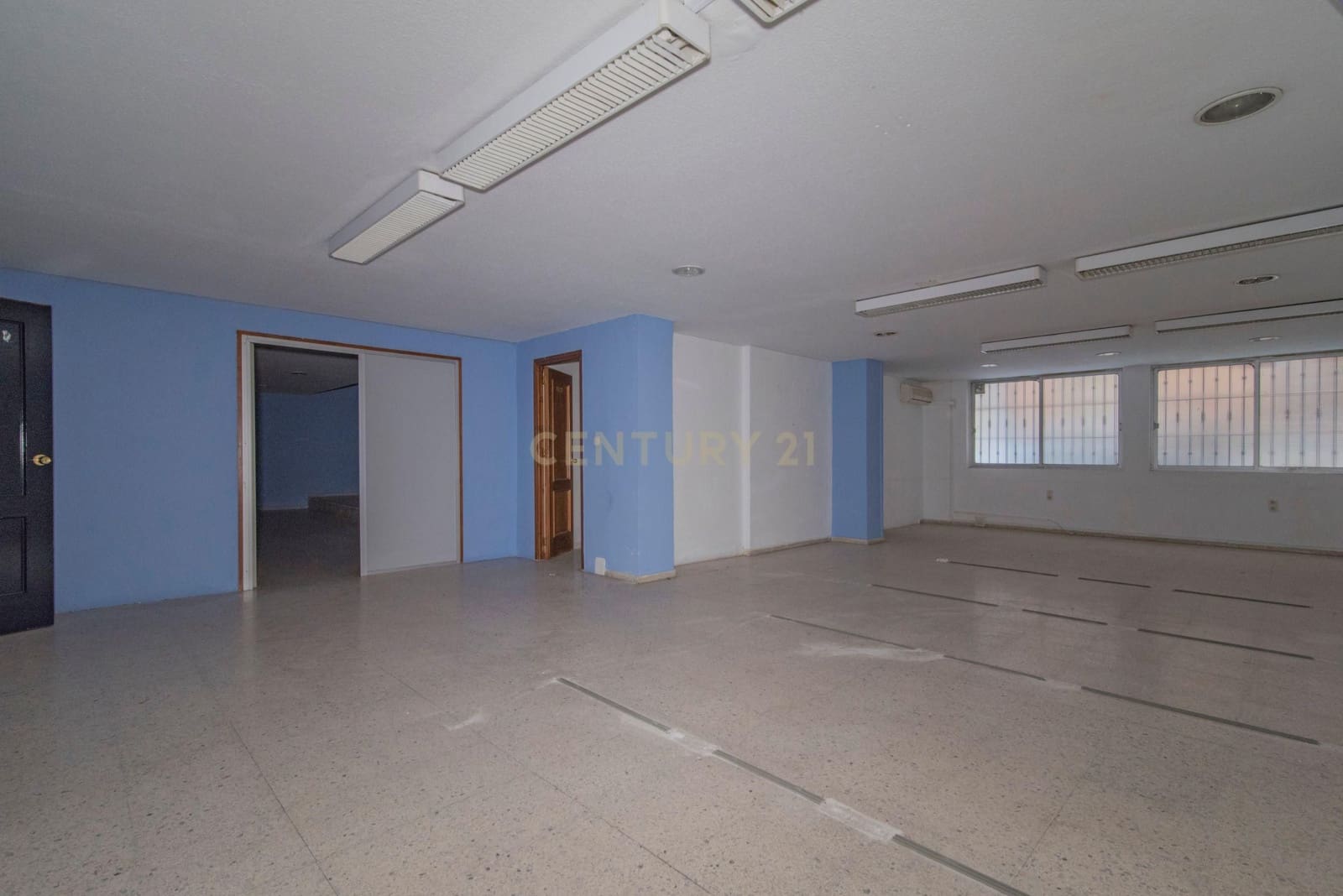 Commercieel te koop in Granada stad - € 350.000 (Ref: 9293620)