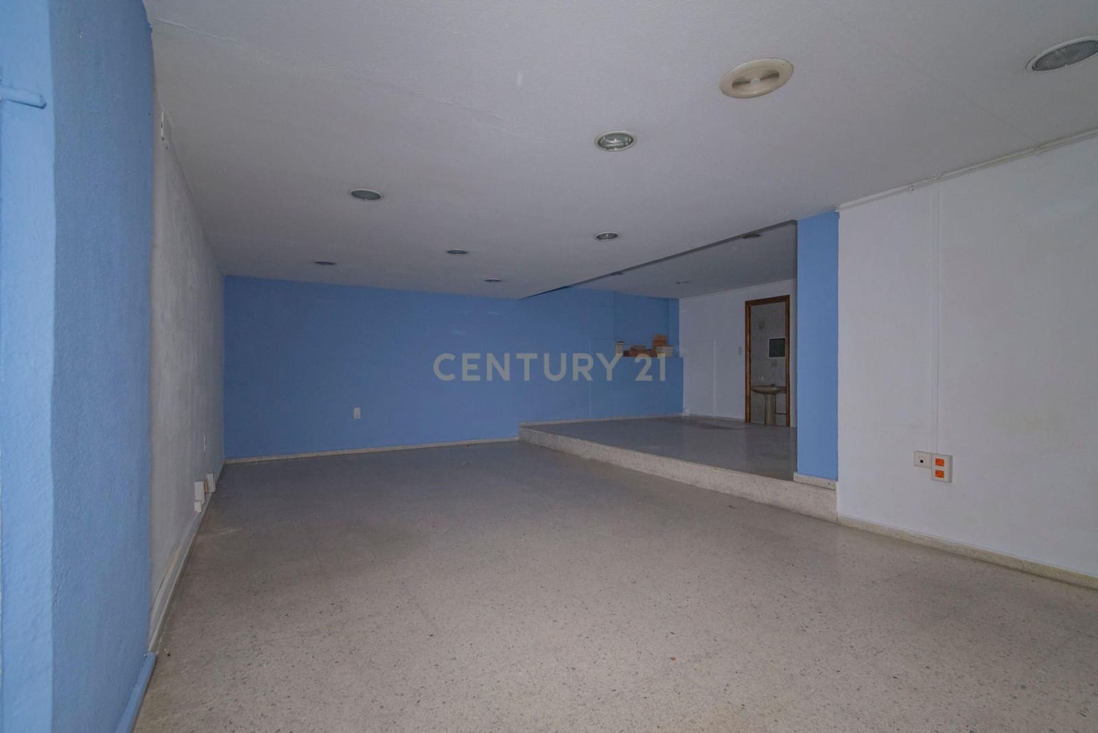 Commercieel te koop in Granada stad - € 350.000 (Ref: 9293620)