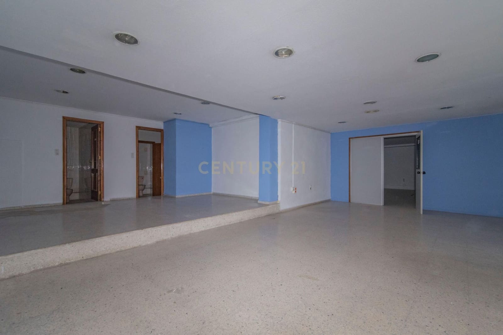 Commercieel te koop in Granada stad - € 350.000 (Ref: 9293620)