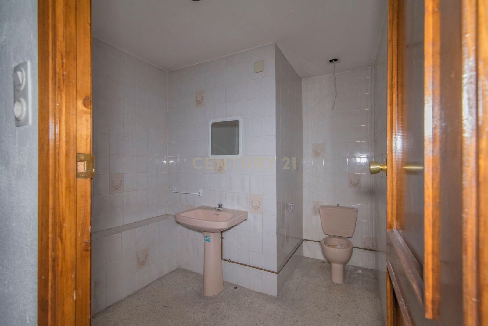 Commercieel te koop in Granada stad - € 350.000 (Ref: 9293620)
