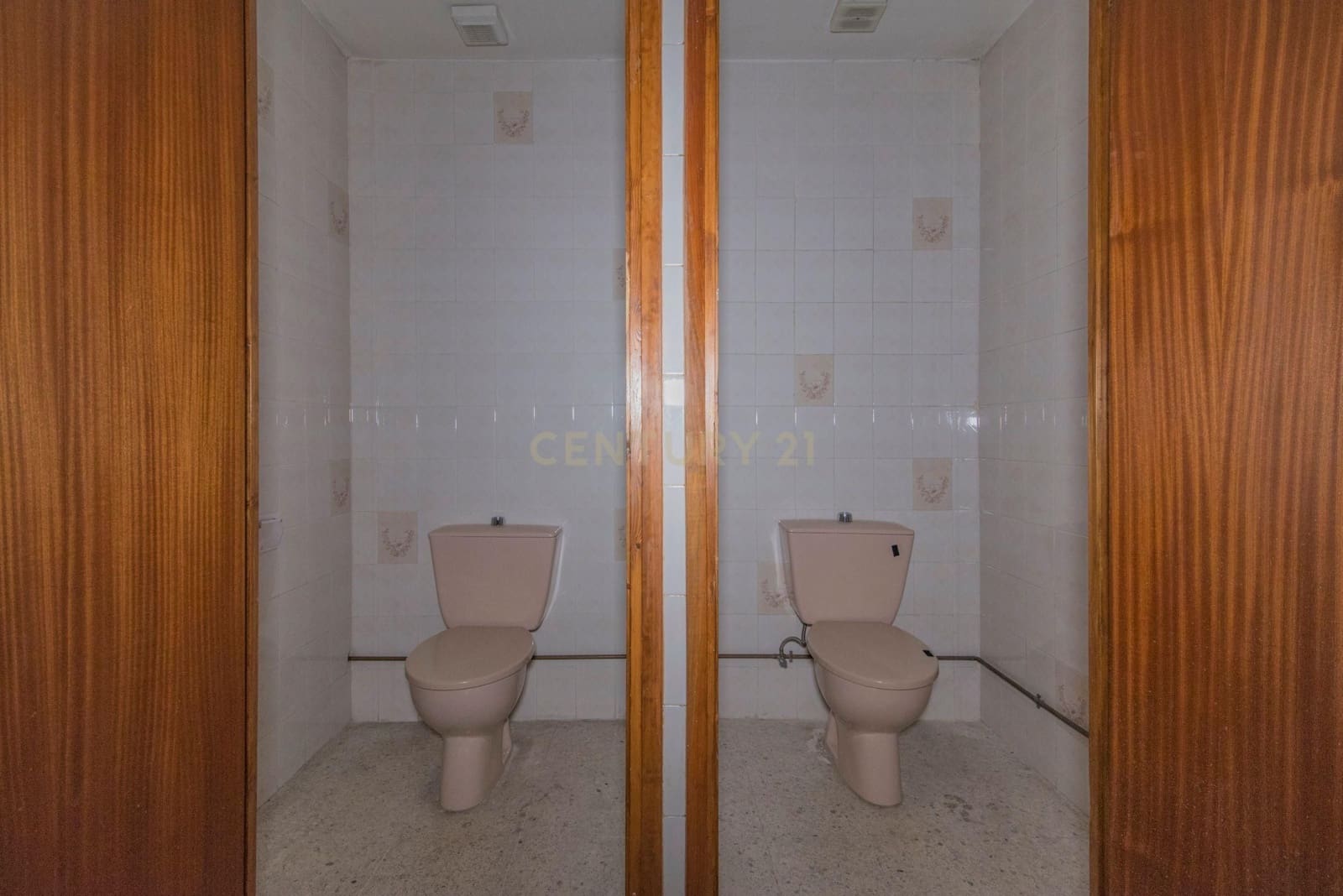 Commercieel te koop in Granada stad - € 350.000 (Ref: 9293620)