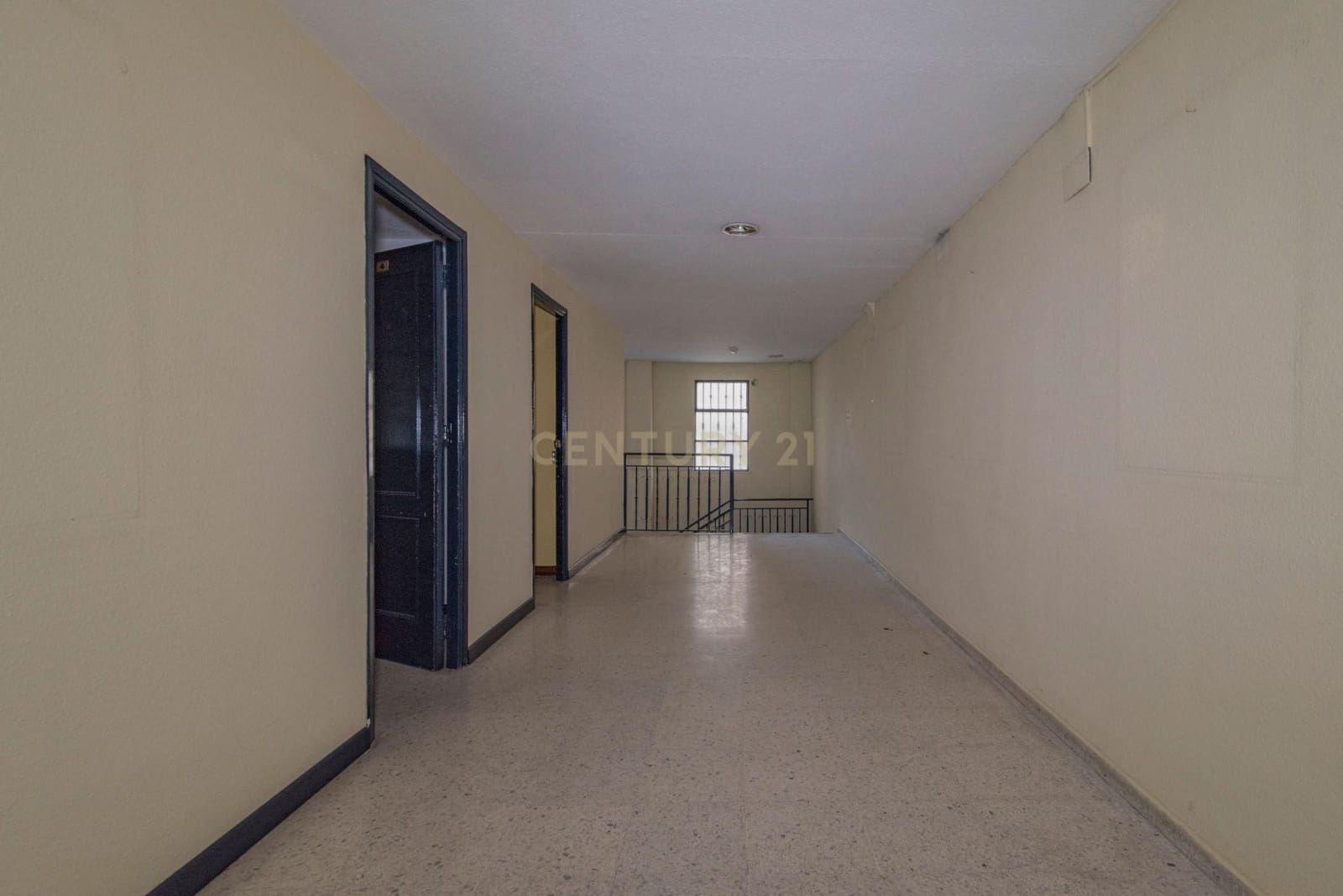 Commercieel te koop in Granada stad - € 350.000 (Ref: 9293620)