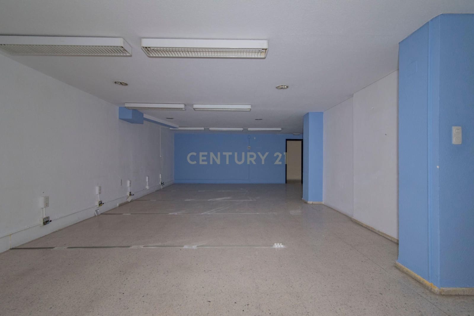 Commercieel te koop in Granada stad - € 350.000 (Ref: 9293620)