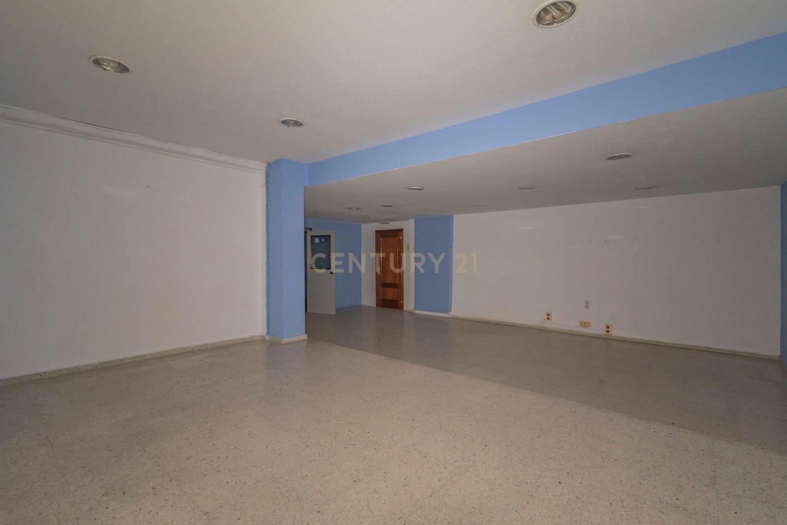 Commercieel te koop in Granada stad - € 350.000 (Ref: 9293620)