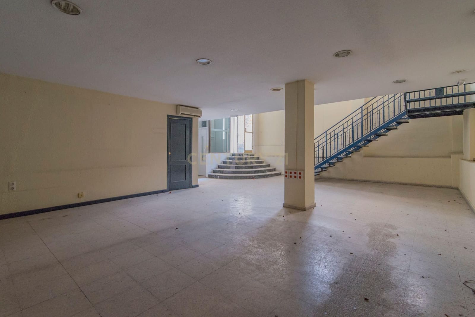 Commercieel te koop in Granada stad - € 350.000 (Ref: 9293620)