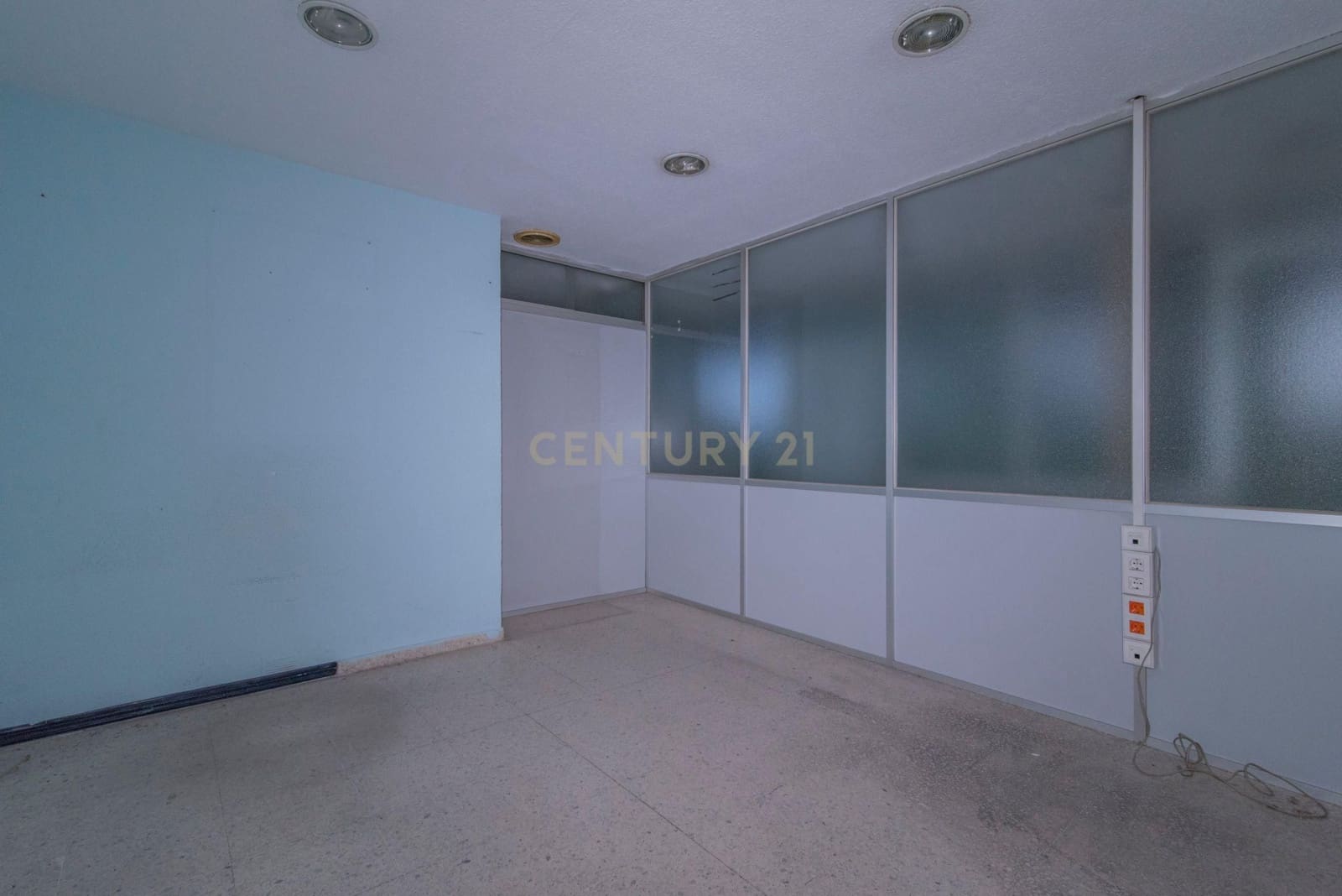 Commercieel te koop in Granada stad - € 350.000 (Ref: 9293620)