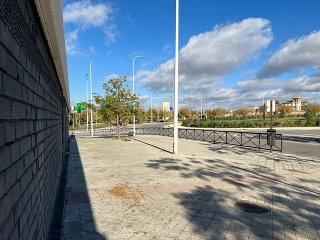 Kaupallinen vuokrattavana paikassa Avda. Federico Garcia Lorca - Nueva Estación Autobuses, Granada kaupunki - 3 000 € (Ref: 9294006)