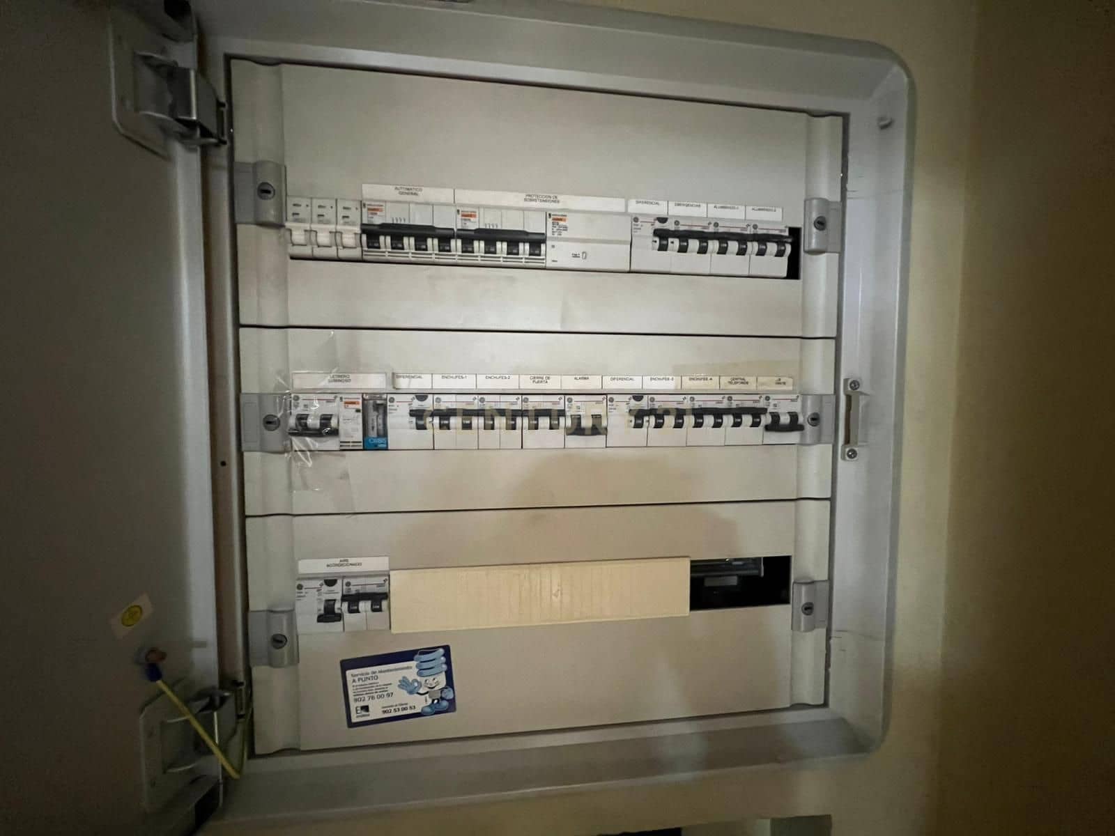 Kommersiell til salgs i Granada by - € 95 000 (Ref: 9294007)