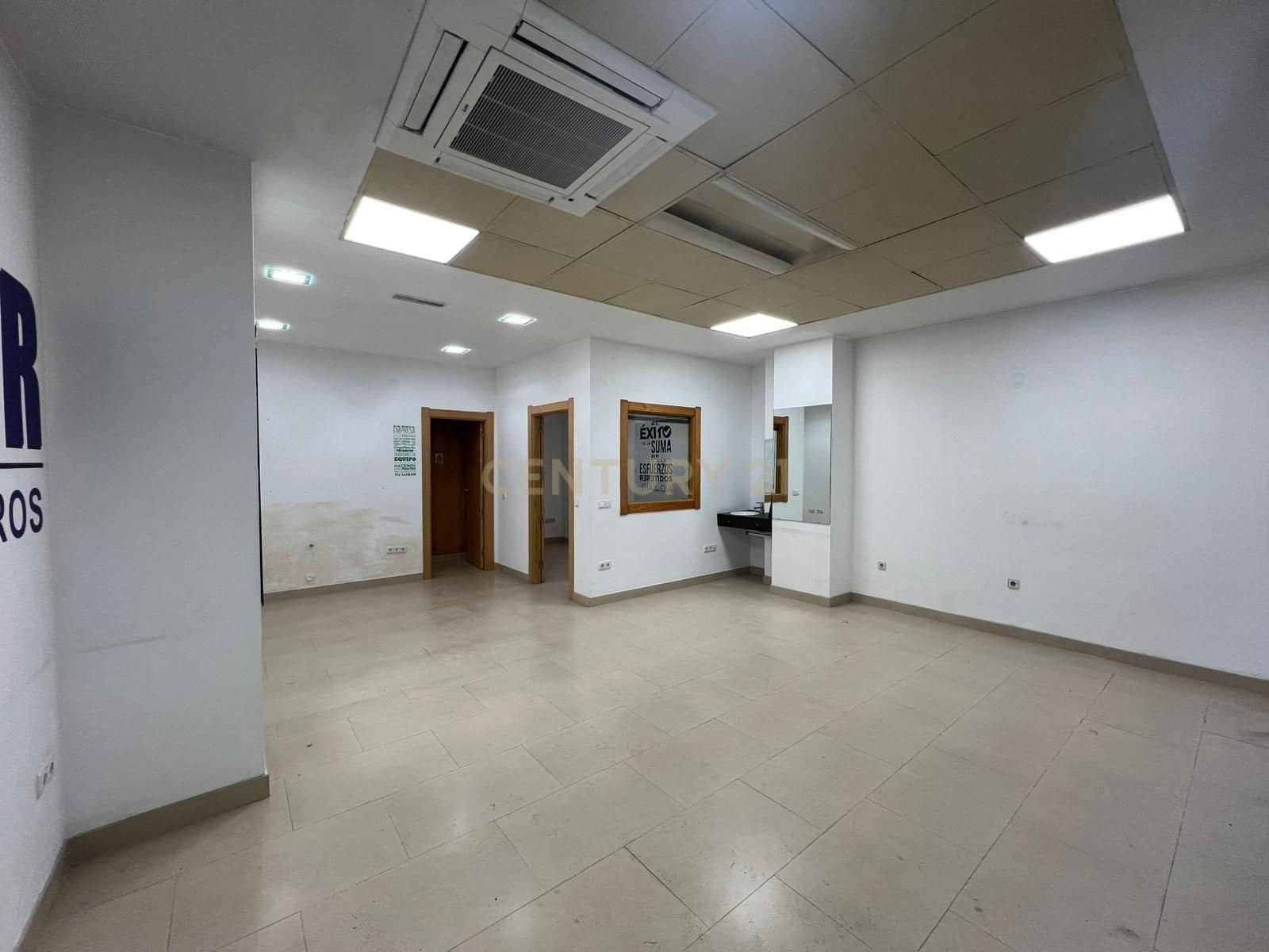 Kommersiell til salgs i Granada by - € 95 000 (Ref: 9294007)