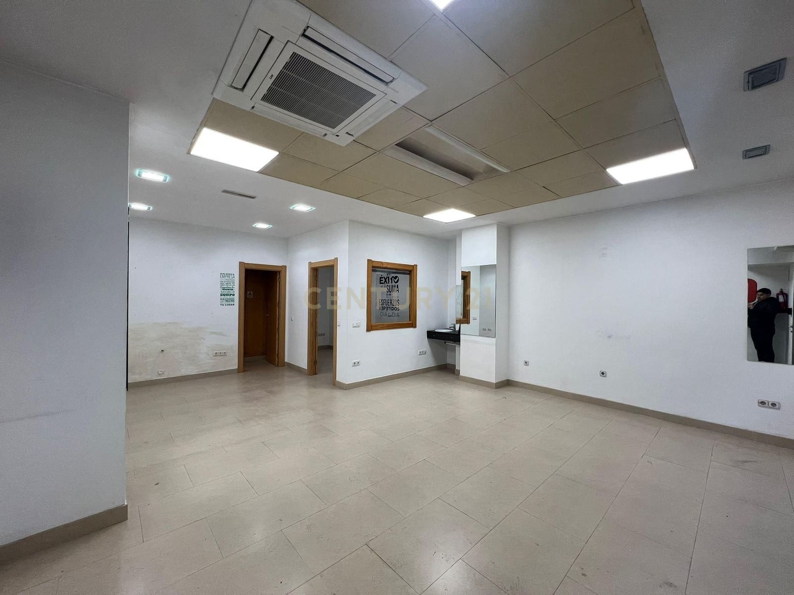 Kommersiell til salgs i Granada by - € 95 000 (Ref: 9294007)