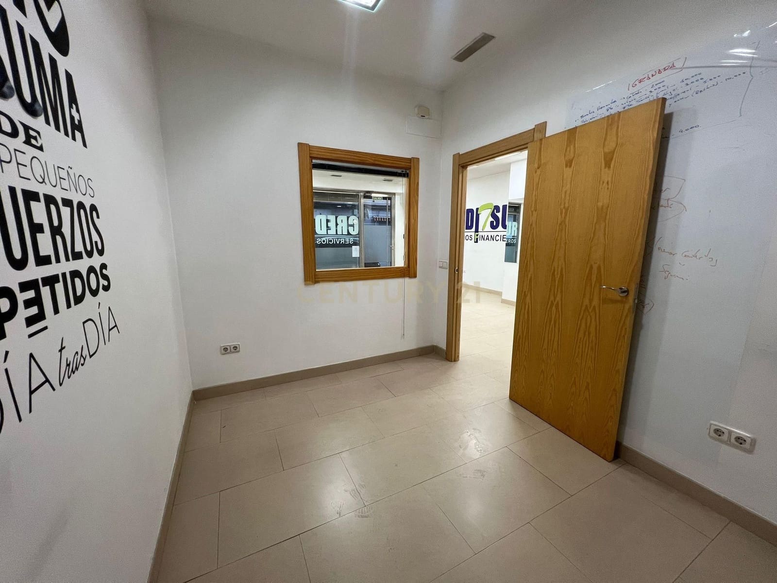 Kommersiell til salgs i Granada by - € 95 000 (Ref: 9294007)