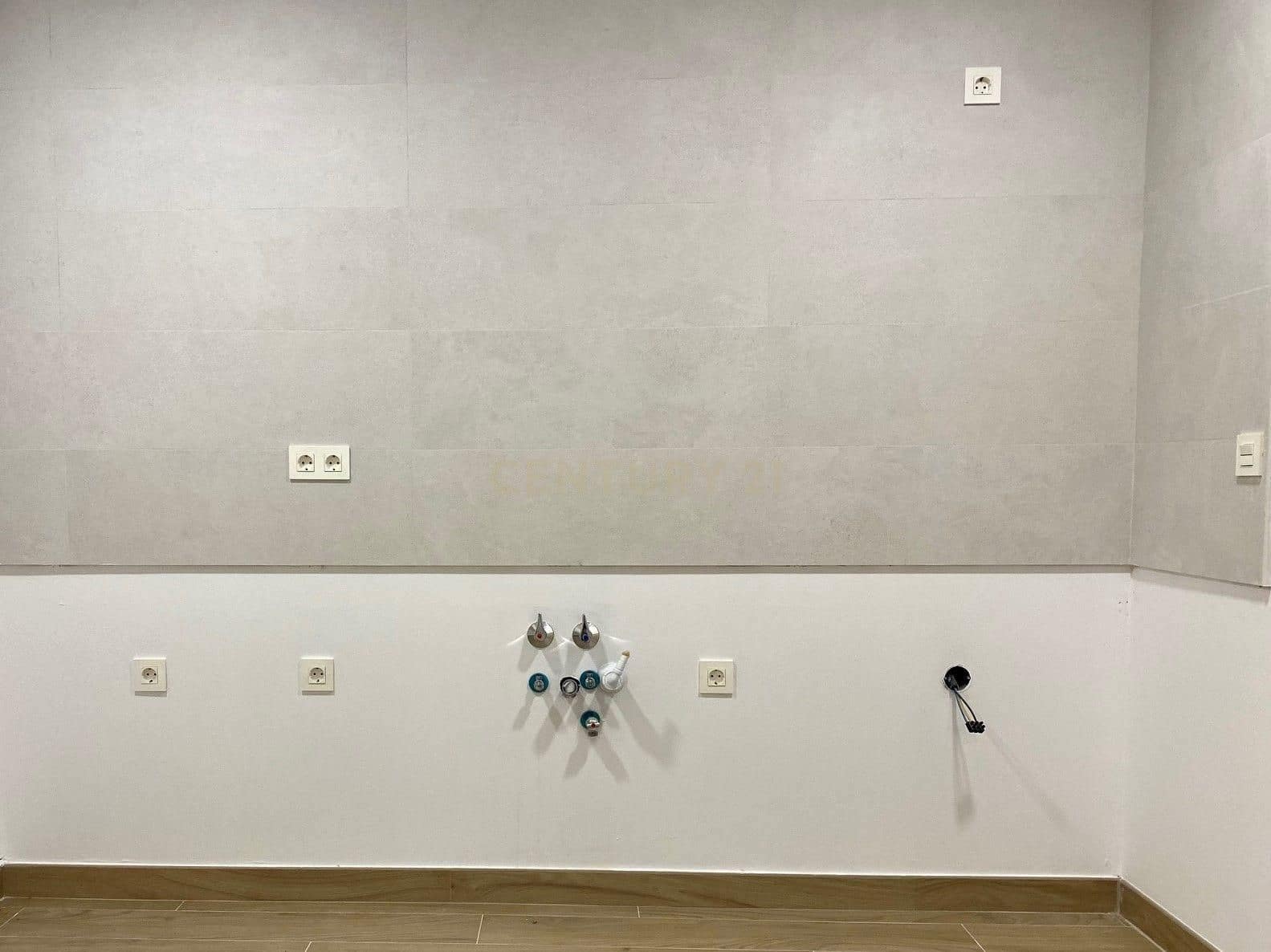 Commercieel te koop in Granada stad - € 165.000 (Ref: 9294008)