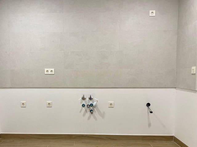 Comercial para venda em Centro - Sagrario, Granada cidade - 165 000 € (Ref: 9294008)