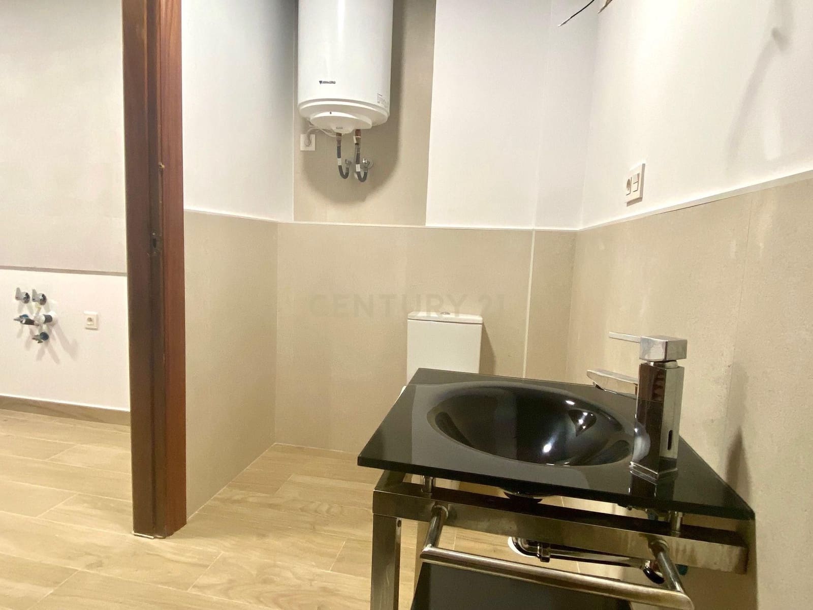 Commercieel te koop in Granada stad - € 165.000 (Ref: 9294008)