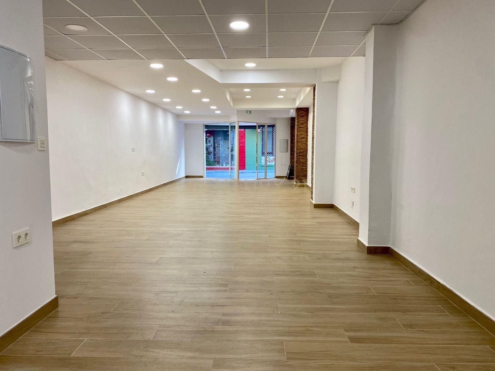 Commercieel te koop in Granada stad - € 165.000 (Ref: 9294008)