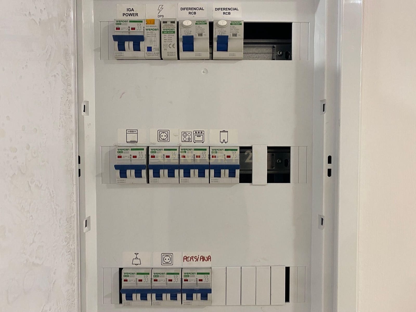 Commercieel te koop in Granada stad - € 165.000 (Ref: 9294008)